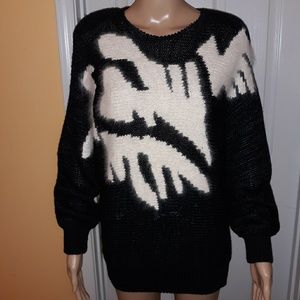 Stunning black sweater with Angora